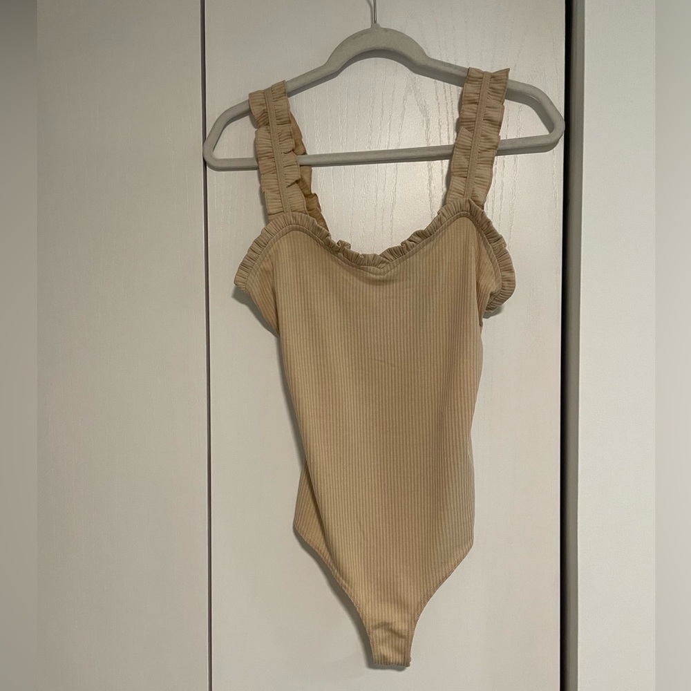 Ribbed ruffle strap bodysuit